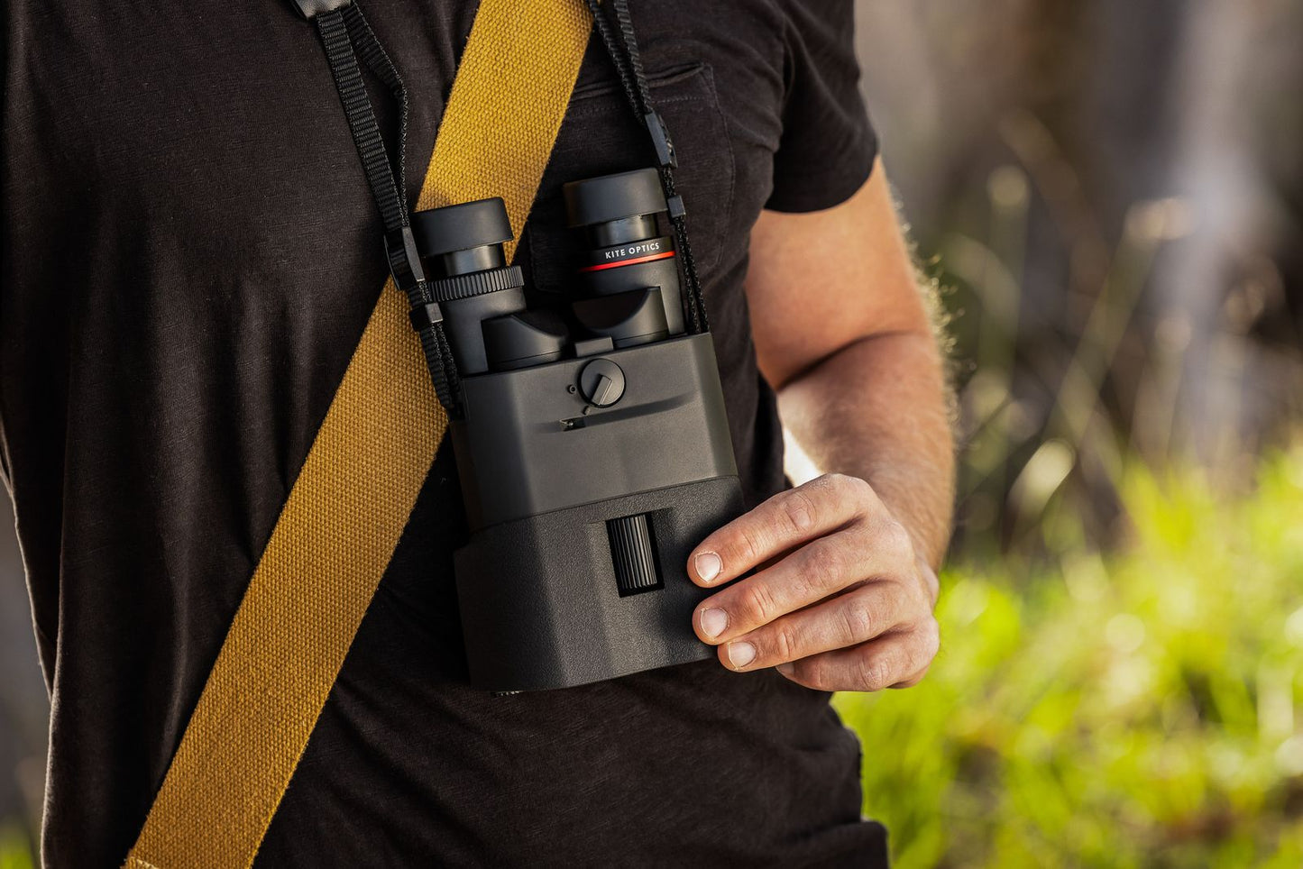 Kite Optics APC 42 ED - 12x42 ED Stabilized Binoculars - AAA Battery
